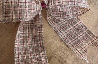 Make Fluffy DIY Christmas Bows | Thrifty Decor Chick