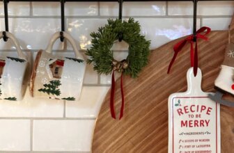 Improve Plain Christmas Wreaths With These Cheap DIYs | Thrifty Decor Chick