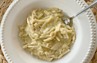 Scrumptious (and Easy) Gradual Cooker Hen and Noodles | Thrifty Decor Chick