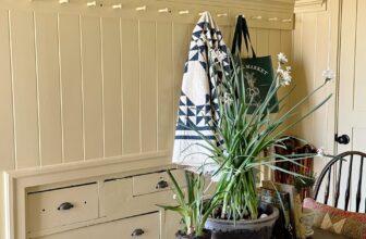 Creating a Cozy Entryway: Mudroom Reveal in Farrow & Ball’s Hay No.37